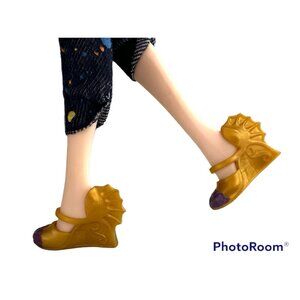 Disney Descendants Isle Of the Lost Mal Coronation Doll Gold Purple Shoes